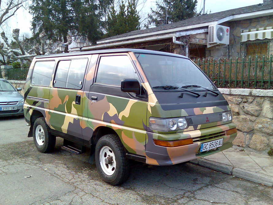 Camioneta camuflaje .